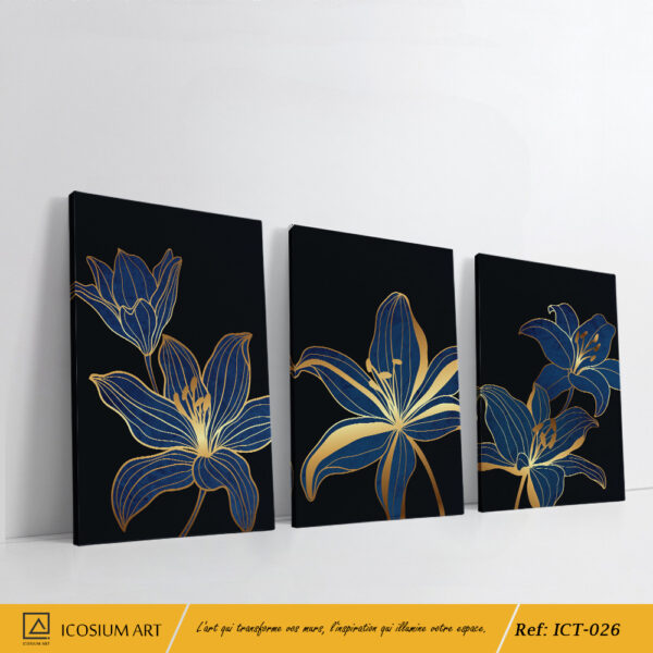 "Triptyque Lys Bleu et Or – Décoration Murale Élégante et Sophistiquée"
